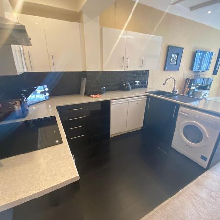 Boutique Blackpool 2 Bed Gold Apartment Sleeps 10 Exterior photo